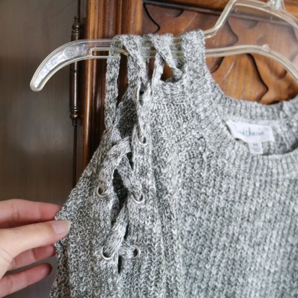 Cloud Chaser Cold Shoulder Sweater -  Sixe XS,  NWOT! - Picture 5 of 16
